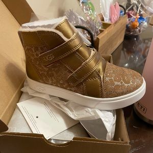 Little girls size 12 ugg Rennon  boots